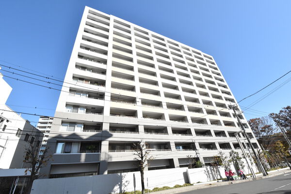 【パークホームズ志木ステーションファースト】シャープな外観デザインが、都会的な暮らしを演出。