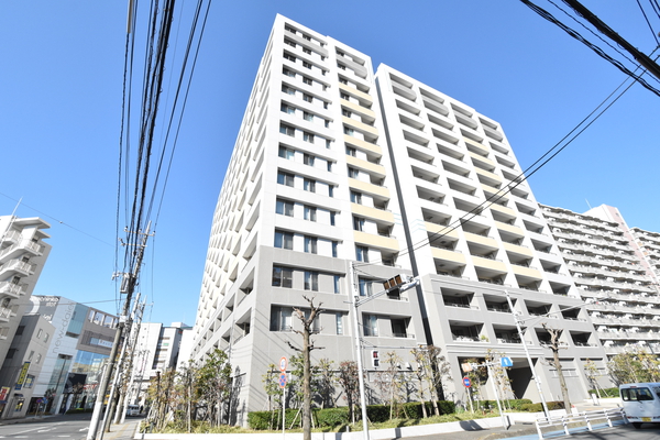 【パークホームズ志木ステーションファースト】東・西・南の3方が道路に面した開放感ある立地です。