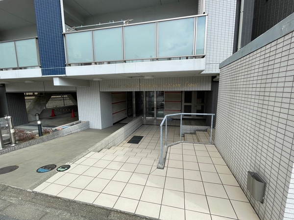 【パレ・ソレイユ小田原ステーションフロント】エントランス