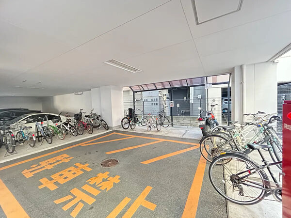 （駐輪場）