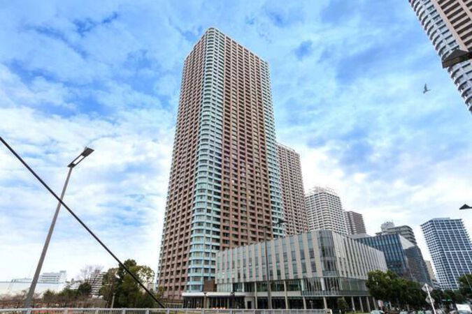 【センチュリーパークタワー】約9,400平米の敷地に建つ、超高層54階建てのタワーマンション。 【センチュリーパークタワー】約9,400平米の敷地に建つ、超高層54階建てのタワーマンション。