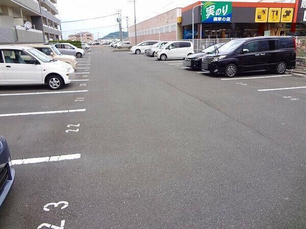 【ビ・ウェル新倉敷WEST】駐車場