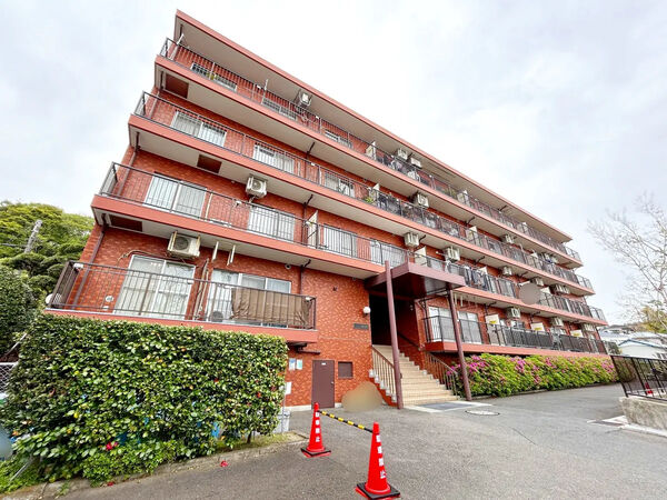 【シャンボール西寺尾】外観1