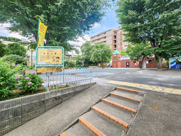 渋谷区立本町公園まで約87m(徒歩2分)