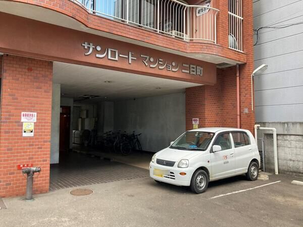 【サンロードマンション二日町】エントランスアプローチ