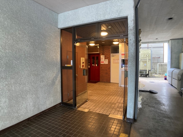 【サンロードマンション二日町】エントランスアプローチ