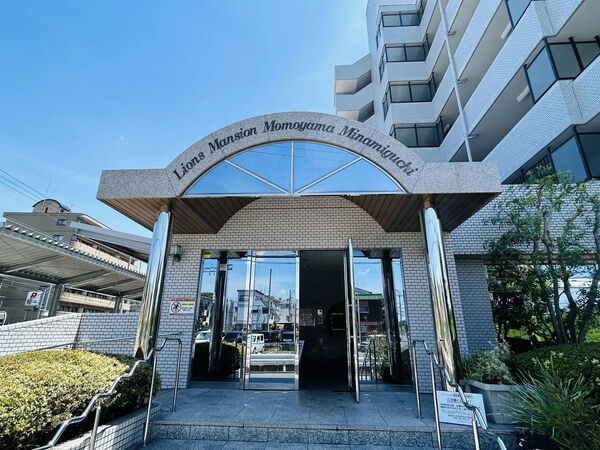 【ライオンズマンション桃山南口】エントランス 【ライオンズマンション桃山南口】エントランス