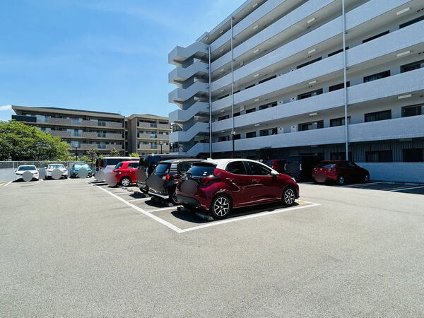 【ライオンズマンション桃山南口】駐車場 【ライオンズマンション桃山南口】駐車場