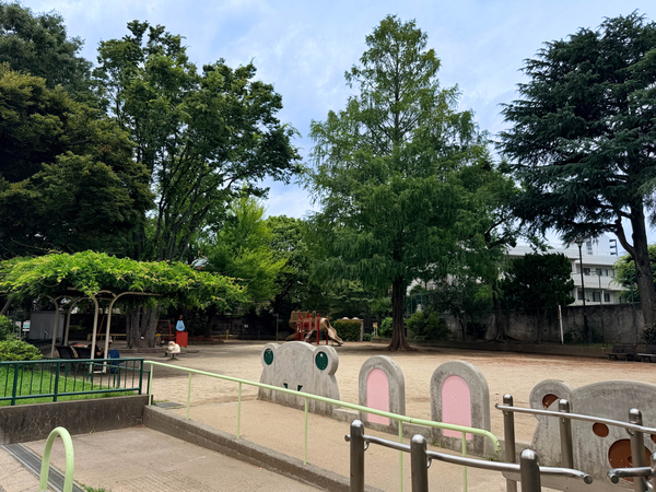 高円寺東公園まで約170m(徒歩3分)