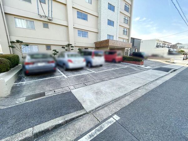 【香流ハイツ】駐車場 【香流ハイツ】駐車場