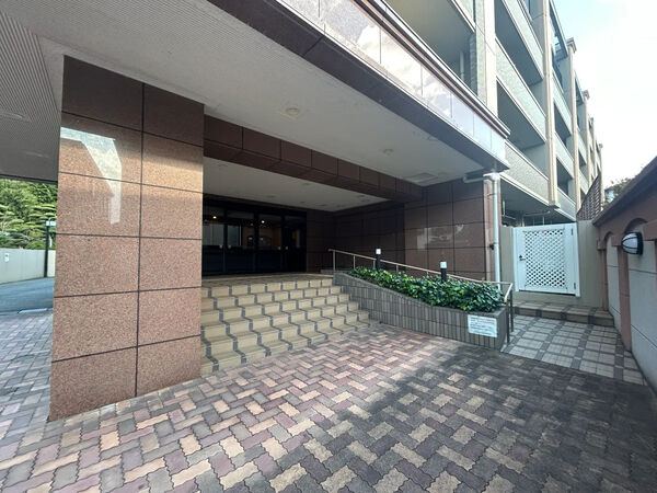 【エンゼルブレッサ友泉亭】エントランス 【エンゼルブレッサ友泉亭】エントランス