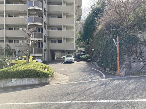 【コープ野村ヒルズ川内】駐車場