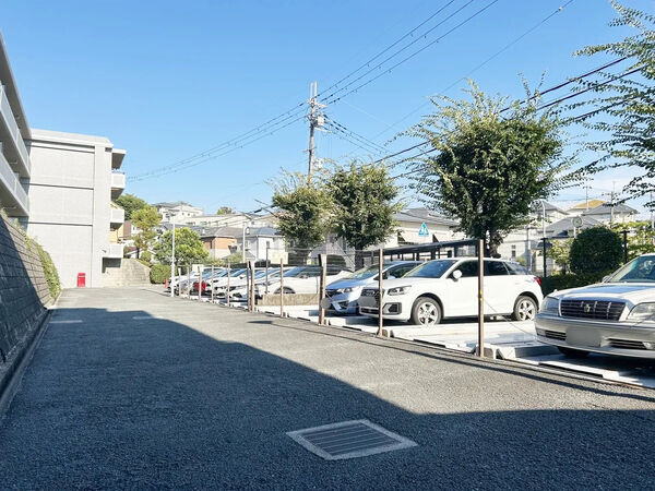 【ディオレ東豊中】駐車場