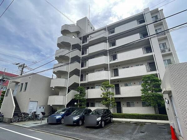 【立花パーク・ホームズ】平置きの駐車スペースがあります（空き状況は確認を要す）