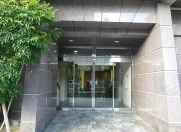 ロイヤル谷六駅前