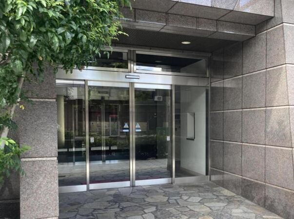 ロイヤル谷六駅前