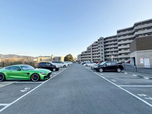【パデシオン桃山南】駐車場 【パデシオン桃山南】駐車場
