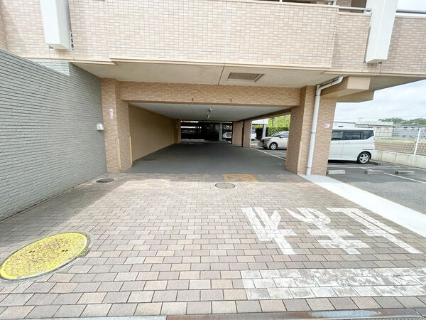 【レーベンハイム東松戸カーサコンプレアンノ】駐車場