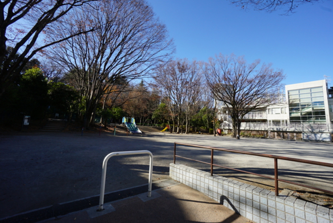 区立高輪公園　現地約330m（徒歩約5分）