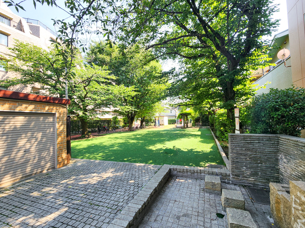 幡ヶ谷新道公園まで約19m(徒歩1分) 幡ヶ谷新道公園まで約19m(徒歩1分)