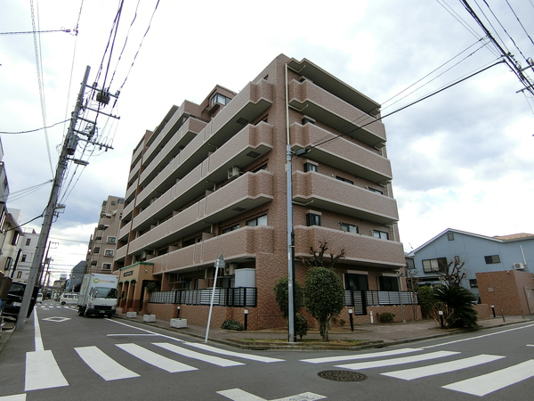 【ライオンズガーデン西新井大師弐番館】外観