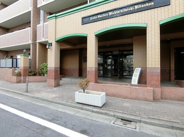 【ライオンズガーデン西新井大師弐番館】エントランス