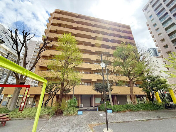 【ライオンズマンション新宿東公園】外観
