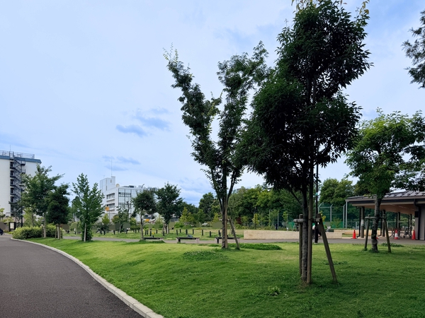 馬橋公園疎林広場まで約170m(徒歩3分)