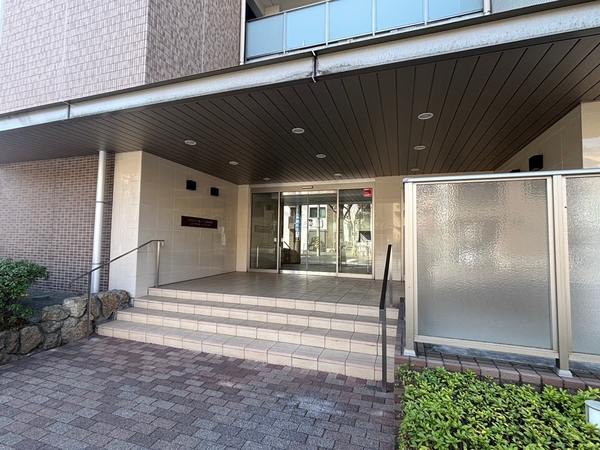 【ドレッセあざみ野ガーデンソレイユ】エントランス