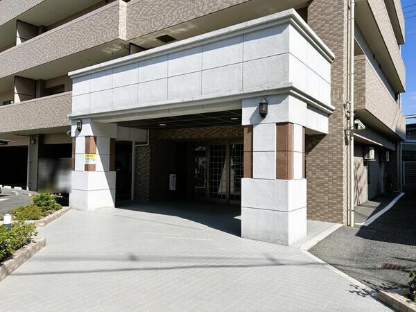 【ロイヤルシャトー東雲】<エントランス> 【ロイヤルシャトー東雲】<エントランス>