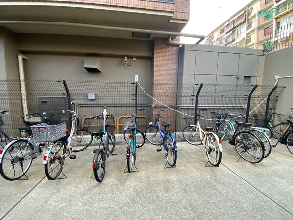 【ハイネス住之江公園】駐輪場 【ハイネス住之江公園】駐輪場
