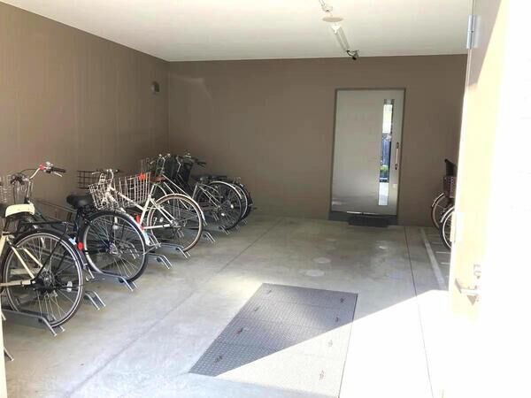 (駐輪場) (駐輪場)