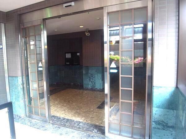 【ロイヤルパレス泉中央公園】エントランス