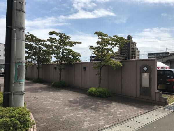 【ナイスアーバン大和町ステイツ】マンション入り口