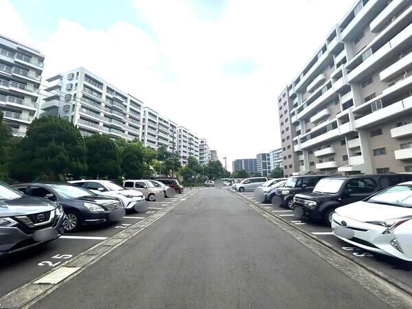 A2号棟 (駐車場) A2号棟 (駐車場)