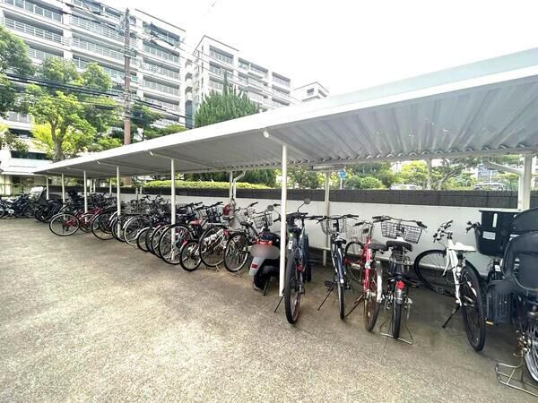 A2号棟 (駐輪場) A2号棟 (駐輪場)