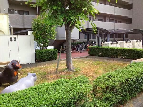 【ダイアパレスパークサイド今】敷地内公園 【ダイアパレスパークサイド今】敷地内公園