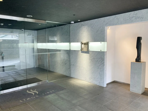 【ステージファースト明大前アジールコート】エントランス 【ステージファースト明大前アジールコート】エントランス