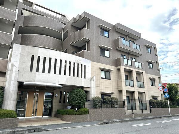 【アルファグランデ幕張本郷弐番街】正面エントランス