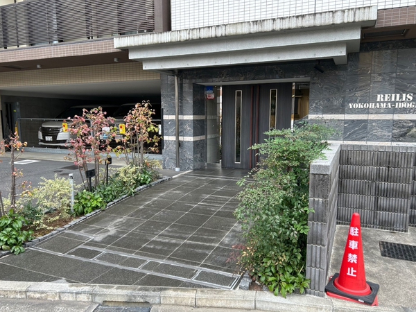 【レイリス横浜井土ヶ谷AZ】エントランス