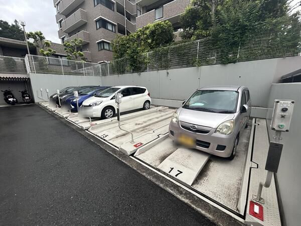 【モリス大宮日進壱番館】駐車場