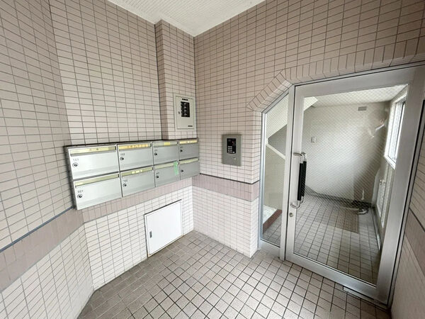 【ロジメント美園】エントランス