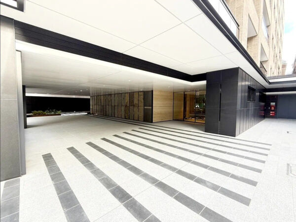 【ザ・パークハウス千代田六番町】エントランス