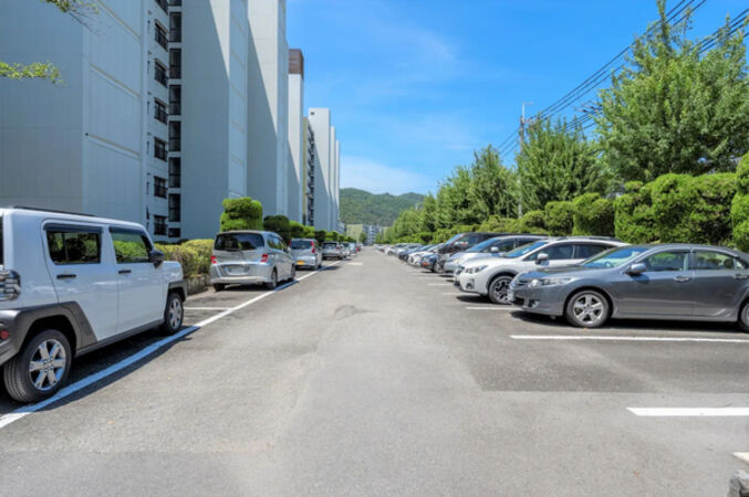 【嵐山ロイアルハイツ】駐車場 【嵐山ロイアルハイツ】駐車場