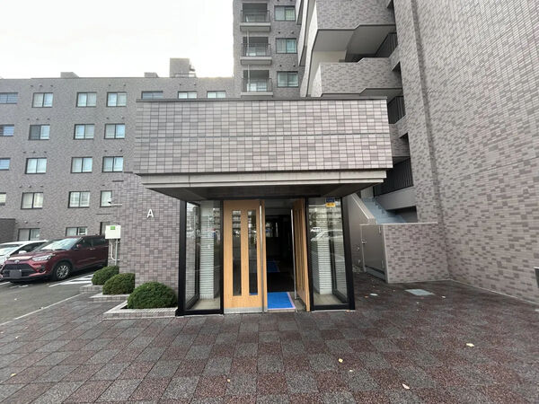 【リブウェル平岸】エントランス