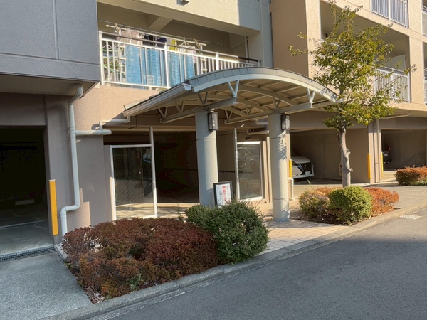 【南大沢学園六番街1号棟】エントランス