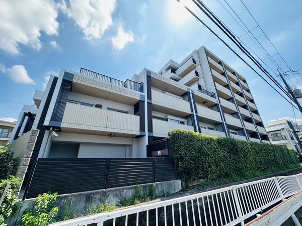 【ルナコート吹田山手町】外観