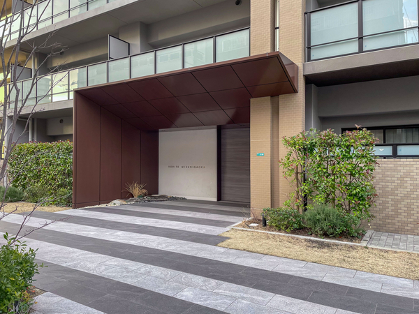 【ヴェリテ三国ヶ丘】エントランス