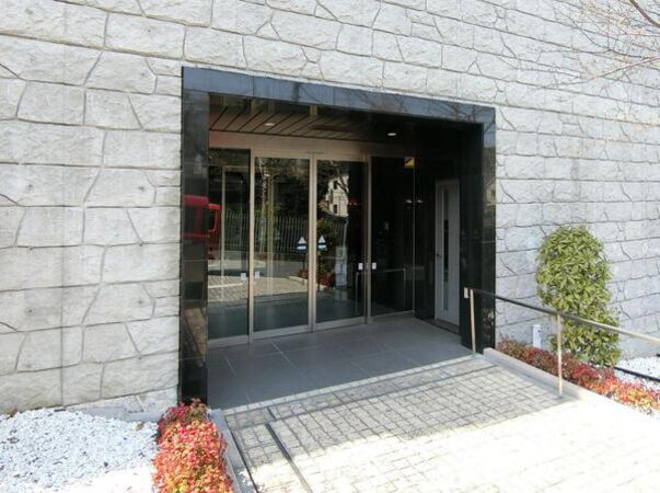 【パレステージ山手石川町泉の丘】エントランス