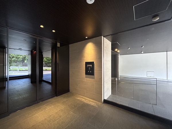 【ザ・パークハウス代官山】エントランス